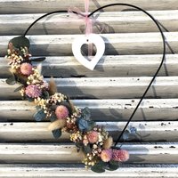 Trockenblumendeko Trockenblumenherz Geschenk Und Deko Mit Trockenblumen Muttertag Türdeko Grün Rose Weiß Wanddeko Metallherz Gipsherz von tinaslaedleDE