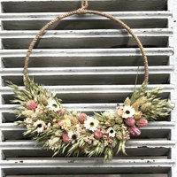 Trockenblumenkranz Trockenblumenring Geschenk Und Deko Mit Trockenblumen Metallring Jute Türdeko Wanddeko Halbgebunden Rosa/Grün, Weiß von tinaslaedleDE