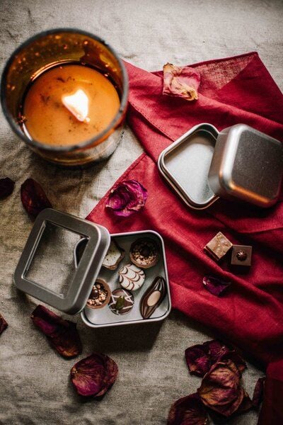 tindobo Set Love bestehend aus Ring Etui und Pralinendose mit Sichtfenster von tindobo