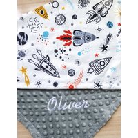 Space Baby Decke Personalisiert Babydecke Junge Rakete Double Minky Boy Monogramm Name Marineblau von tinyhandBabyblanket