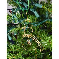 Goldener Schneemann Ornament - Handgefertigter Aus Golddraht in Hut Mit Schal von tinymishaps