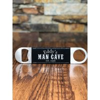 Personalisierte Flaschenöffner, Benutzerdefinierte Groomsmangeschenke, Mann Höhle, Individuell Graviert, Geschenke Für Männer, Coole Sachen Ihn von tiposcreations