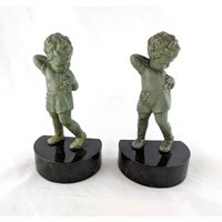 Knaben Buchstützen, Grün Emaillierte Spelter Auf Schwarzem Marmor, 18 cm Hoch Knaben Buchstützen, Grün Emaillierte Spelter Auf Schwarzem Marmor, 18 cm Hoch von tlgvintageart