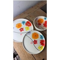 Geschirr Keramikgeschirr Teller Geschirrset Teller-Set Keramikset Geschenkset Blumen Handmade Töpfern Handbemalt von toepferstubelea