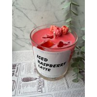 Himbeer Kaffee Duftkerze - Iced Raspberry Latte Candle | Fruchtige Sojawachskerze Geschenk Für Coffee & Berry Lovers Himbeer Kaffee Duftkerze - Iced Raspberry Latte Candle | Fruchtige Sojawachskerze Geschenk Für Coffee & Berry Lovers von toneecandles