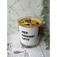 Karamell Kaffee Duftkerze - Iced Caramel Latte Candle | Handgemachte Sojawachskerze Coffee Lover Geschenk Café Deko Karamell Kaffee Duftkerze - Iced Caramel Latte Candle | Handgemachte Sojawachskerze Coffee Lover Geschenk Café Deko von toneecandles