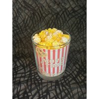 Movie Time Popcorn Kerze | Duftkerze Im Glas Handmade Candle Filmabend Geschenk Sojawachs Kinoduft Cozy Home Deko Movie Time Popcorn Kerze | Duftkerze Im Glas Handmade Candle Filmabend Geschenk Sojawachs Kinoduft Cozy Home Deko von toneecandles