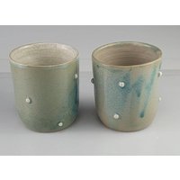 Keramikbecher Handgemacht Mit Porzellantüpfelchen, Getränkebecher Türkis Und Rosa, Geschenk Für Kaffe-Connaisseurs Keramikbecher Handgemacht Mit Porzellantüpfelchen, Getränkebecher Türkis Und Rosa, Geschenk Für Kaffe-Connaisseurs von tonspatzen