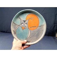 Keramikteller Mit Eulenmotiv, Flacher Runder Tonteller "Eulenheulen", Serviertablett Aus Keramik von tonspatzen