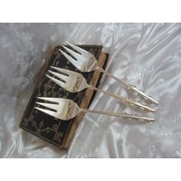 3 Vintage Silber Teller Große Aufschnitt Gabeln - Kaiser Muster 1968 // Besteck von totalvintage