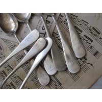 Antike Löffel Silberwaren - Lot Von 8 Vintage Silberplatten Teelöffeln Holmes & Edwards Sterling Intarsien Mit Monogramm Antike Löffel Silberwaren - Lot Von 8 Vintage Silberplatten Teelöffeln Holmes & Edwards Sterling Intarsien Mit Monogramm von totalvintage