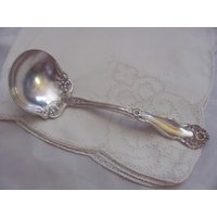 Arbutus Schöpfkelle - Soßen Sahnesauce Suppensilber Teller 1908 Muster 18 cm Arbutus Schöpfkelle - Soßen Sahnesauce Suppensilber Teller 1908 Muster 18 cm von totalvintage