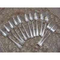 Obstlöffel - Silberbesteck Set Von 10 Obstlöffeln Plus 2 Kuchengabeln Hergestellt 1880 Paarspitze Obstlöffel - Silberbesteck Set Von 10 Obstlöffeln Plus 2 Kuchengabeln Hergestellt 1880 Paarspitze von totalvintage