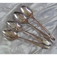 Silberplatte Große Servierlöffel Durchbohrt Lot Von 4 - Verschiedene Muster // Silber Besteck Vintage Antik Silberplatte Große Servierlöffel Durchbohrt Lot Von 4 - Verschiedene Muster // Silber Besteck Vintage Antik von totalvintage