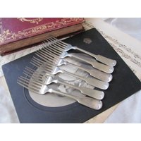 Silverware - 7 Antike Silber Nickel Gabeln Assorted // Gespitzte Muster Anfang Des Jahrhunderts von totalvintage