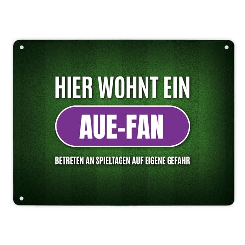 Hier wohnt ein Aue-Fan Metallschild XL mit Rasen Motiv von trendaffe