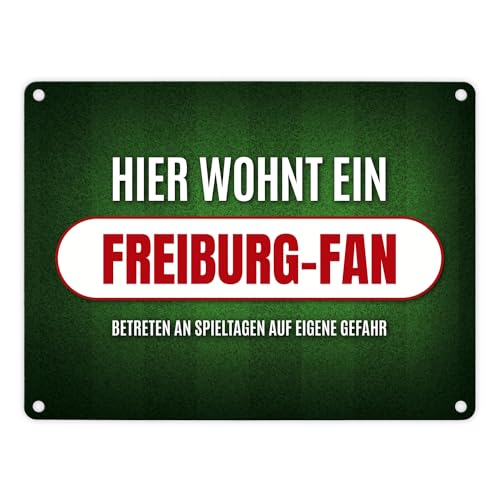 Hier wohnt ein Freiburg-Fan Metallschild mit Rasen Motiv Fußball Freiburg Verein von trendaffe