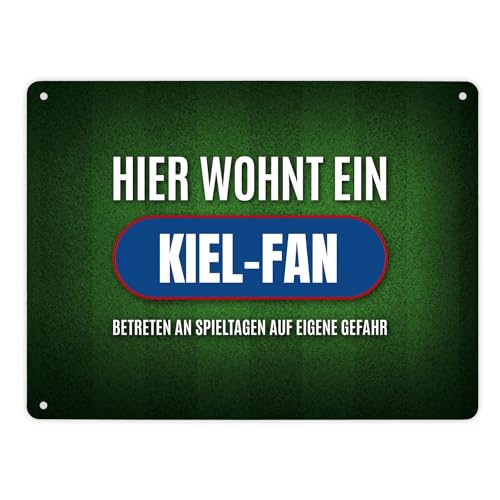 Hier wohnt ein Kiel-Fan Metallschild XL mit Rasen Motiv von trendaffe