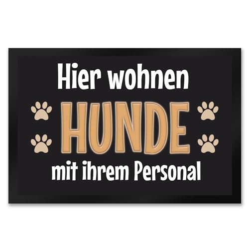 trendaffe - Fußmatte Hier wohnen Hunde mit ihrem Personal von trendaffe -