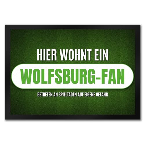 trendaffe - Hier wohnt EIN Wolfsburg-Fan Fußmatte mit Rasen Motiv Fußball Wolfsburg Verein von trendaffe