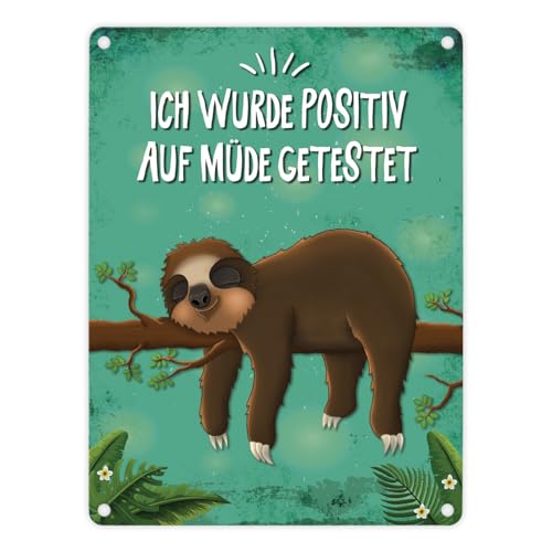 trendaffe - Metallschild mit Faultier auf Baum Motiv und Spruch: Ich wurde positiv auf müde getestet von trendaffe