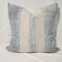 Seltener, Blasser Indigo Hanf Kissenbezug von tribalsurvival