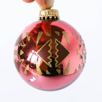 Vintage Pink Christmas Tree Balls, Set Of 4 Real Glass Ball Ornament Baubles With Geometric Patterns in Gold Color - 80S 90S Xmas Design von tsiarde