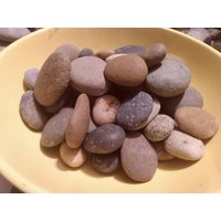 50 Mittelgroße Fast Runde Und Ovale Strandsteine Garten-Terrarium-Rock-Handwerk-Mosaik-Schmucksachen, Die Balance Frieden Meer Spa Dekor Stapeln von tuesdaystulips