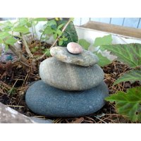 Einzigartige Strand Stein Stapel 4 Natürliche Ocean Rocks Zen Garten Skulptur Spa Dekor Meditation Geschenk Beach Home Peace Balance Sea Love von tuesdaystulips