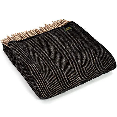 Tweedmill Textiles Decke aus 100% Reiner Wolle, Fischgrätenmuster in Vintage-Schwarz und Kamel von tweedmill