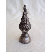 Vintage Silberfarbene Metall Flammende Lampe Topper Finial von twobizzarepeople