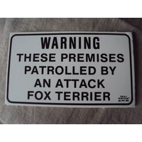 Vintage 1980Er Jahre Langlebige Kunststoff Warnung Diese Räumlichkeiten Patrouilliert Von Einem Angriff Fox Terrier Zeichen Vintage 1980Er Jahre Langlebige Kunststoff Warnung Diese Räumlichkeiten Patrouilliert Von Einem Angriff Fox Terrier Zeichen von twojs