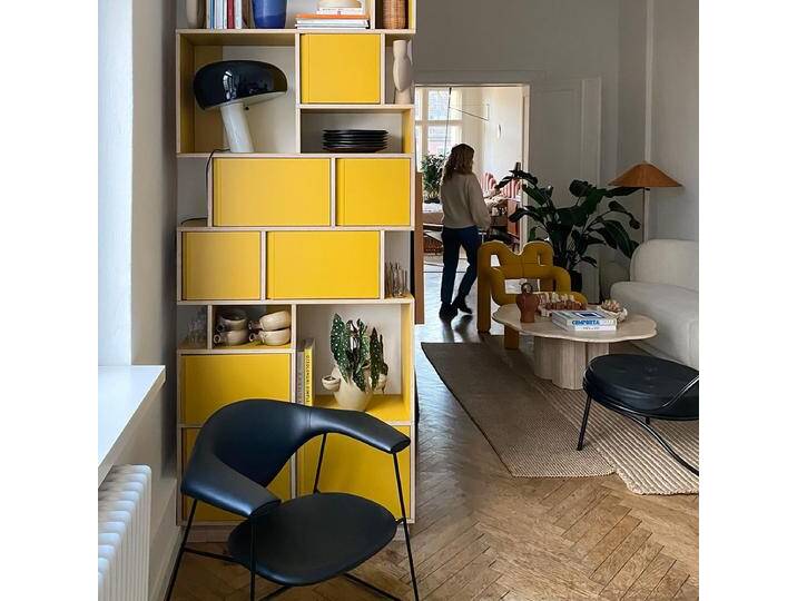 Bücherregal in Gelb mit Türen, 97 cm x 263 cm x 32 cm, Vollständig anpassbar von Tylko von tylko