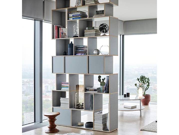Bücherregal in Grau mit Türen, 166 cm x 303 cm x 32 cm, Vollständig anpassbar von Tylko von tylko