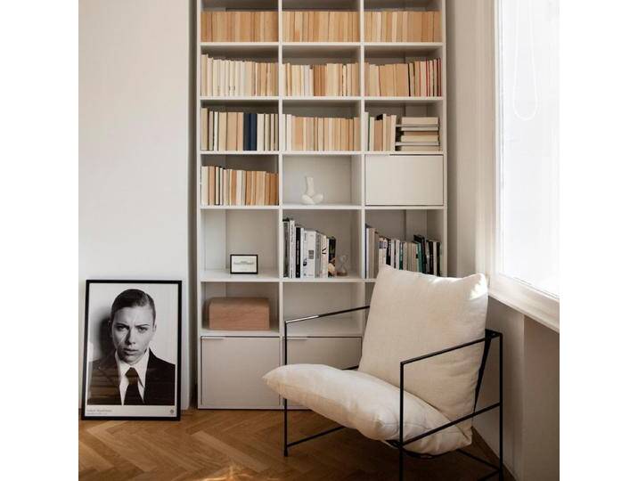 Bücherregal in Weiß mit Türen, 138 cm x 303 cm x 32 cm, Vollständig anpassbar von Tylko von tylko
