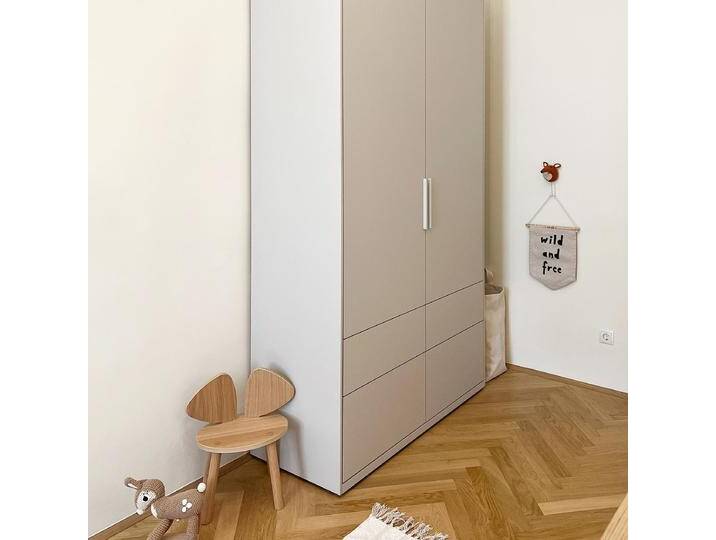 Kleiderschrank in Beige und Rosa mit Innen und Aussen Schubladen, 120 cm x 237 cm x 53 cm, Vollständig anpassbar von Tylko von tylko