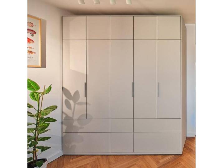 Kleiderschrank in Beige und Rosa mit Innen und Aussen Schubladen, 204 cm x 239 cm x 63 cm, Vollständig anpassbar von Tylko von tylko