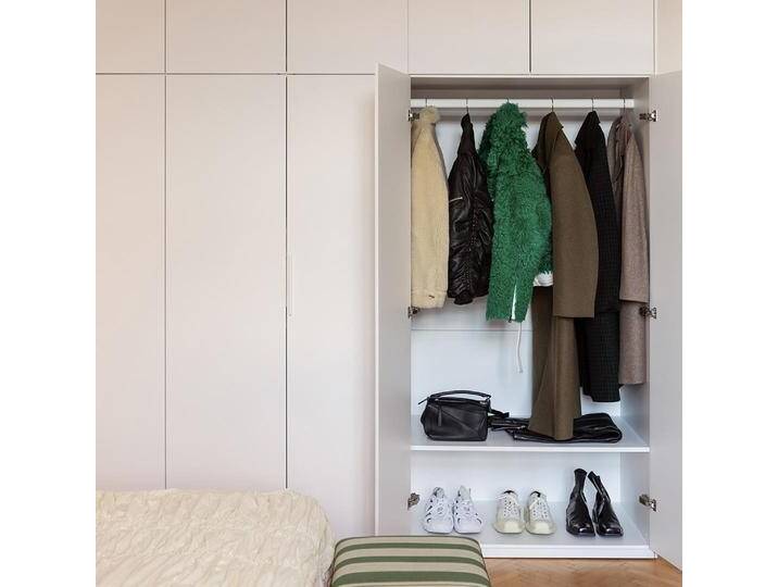 Kleiderschrank in Weiß mit Kleiderstange, 301 cm x 276 cm x 63 cm, Vollständig anpassbar von Tylko von tylko