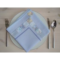 Sechs Blaue Servietten, Mit Patchwork Und Stickerei von typicaldutch