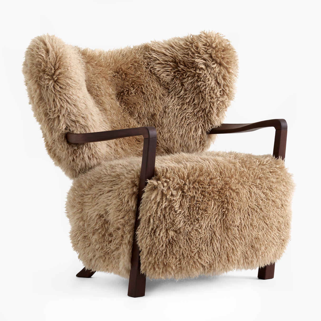 &Tradition - Wulff ATD2 Lounge Chair Gestell Walnuss - hellbraun/walnuss/Schaffell Honey 50mm/BxHxT 85x85x84cm/mit Filzgleitern/Gestell Walnuss... von &Tradition