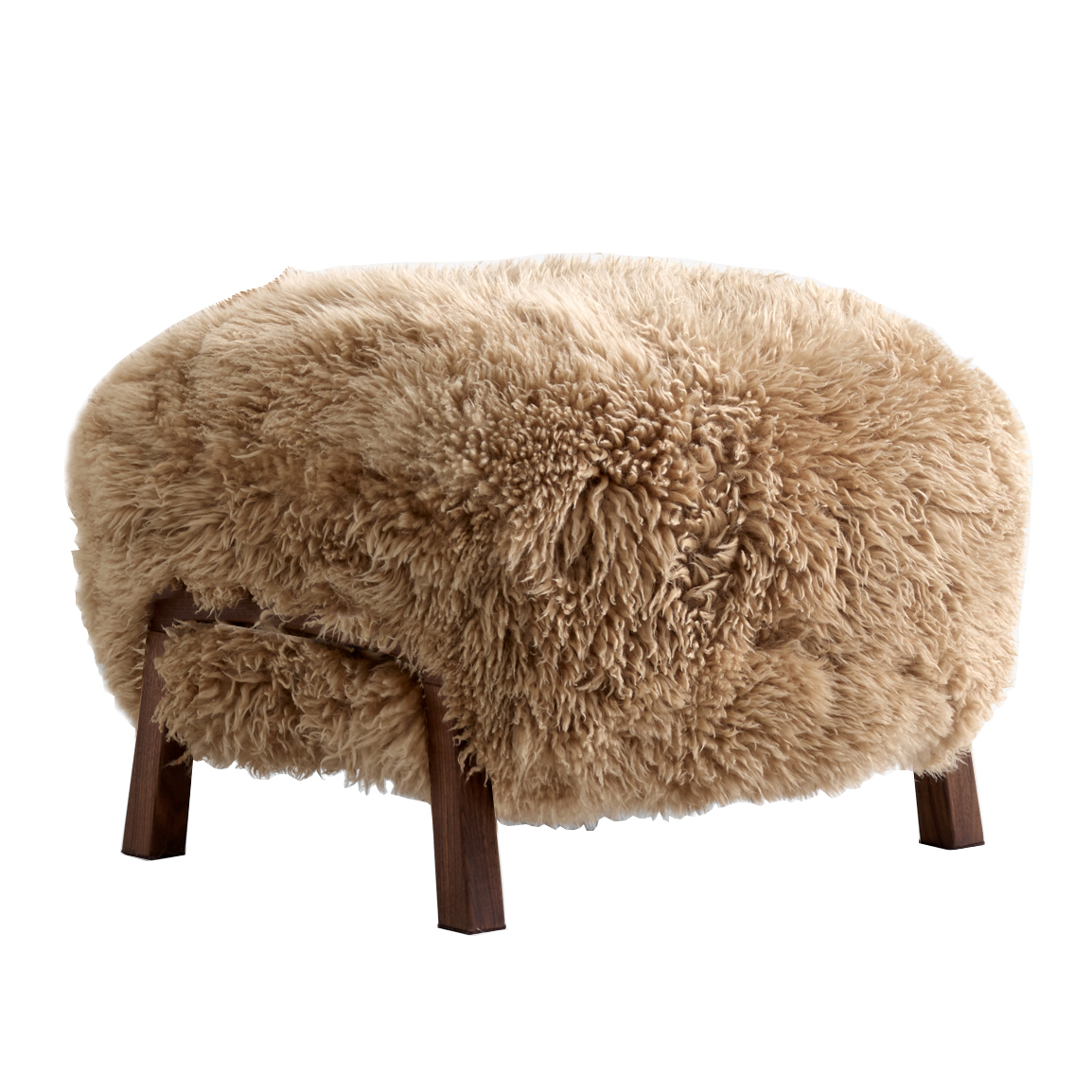 &Tradition - Wulff ATD3 Pouf Gestell Walnuss - hellbraun/Schaffell Honey/BxHxT 58x39x53cm/mit Filzgleitern/Gestell Walnuss geölt/Schaffell 50mm von &Tradition