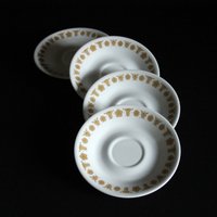 Corelle Butterfly Gold Saucers - Weiß Mit Goldgelben Blumen Und Schmetterlingen Corning Pyrex Tellerchen von undoneeclectic