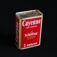 Vintage Schilling Gewürzdose - Cayenne Red Pepper Gewürzbehälter Mccormick & Co 2 Ozs Retro Küchendekor 1933 von undoneeclectic