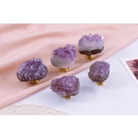 Natürliche Raue Amethyst Einloch Knäufe, Natürliche Unregelmäßige Kristall Schubladenknäufe, Kleiderschrank Knauf, Moderner Schubladenknauf von uniquehardwaresupply