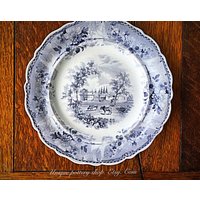 Ein Seltener , 19. Jh. Staffordshire, Transferware Schrankplatte von uniquepotteryshop