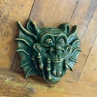 Ein Toller Grüner Teufel Oder Ghoul Keramik Wandbehang von uniquepotteryshop