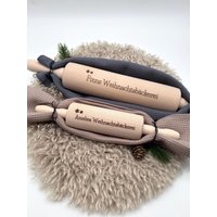 Personalisiertes Nudelholz - Teigrolle Nikolausgeschenk Für Kinder Weihnachtsbäckerei Geschenkset Mit Küchentuch Personalisiertes Nudelholz - Teigrolle Nikolausgeschenk Für Kinder Weihnachtsbäckerei Geschenkset Mit Küchentuch von unserkreativhaus