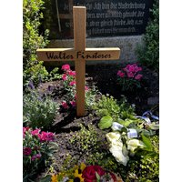 Personalisiertes Grabkreuz in Eiche Personalisiertes Grabkreuz in Eiche von unsreHolzwerkstatt