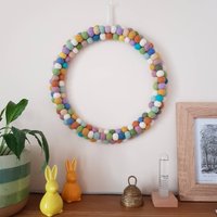 Frühlingshafter Filzkugel-Kranz in Warmen Farben. Osterdekoration. Großer Wandbehang Aus Wollfilz Pompons. Plastikfrei, Innendekor von uselessbuttons