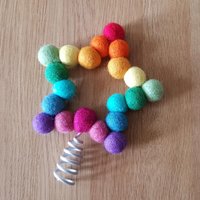 Mini Regenbogen Filzkugel Stern Baumspitze, Bunte Wollperlen Zu Einem Geformte Weihnachtsbaumdekoration. Benutzerdefinierte Farben Erhältlich Mini Regenbogen Filzkugel Stern Baumspitze, Bunte Wollperlen Zu Einem Geformte Weihnachtsbaumdekoration. Benutzerdefinierte Farben Erhältlich von uselessbuttons